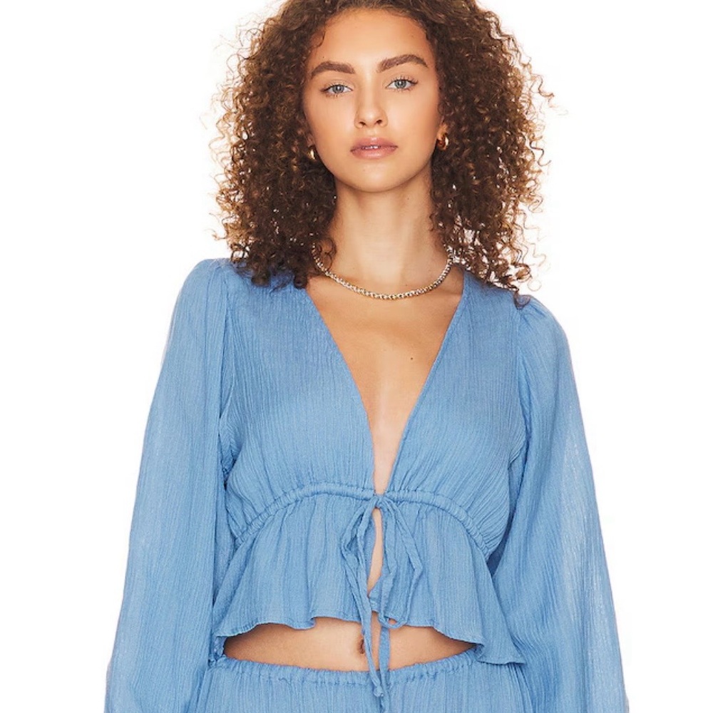 REVOLVE Jacques to in chambray blue top
Faithful the brand
Sz 4 NWT